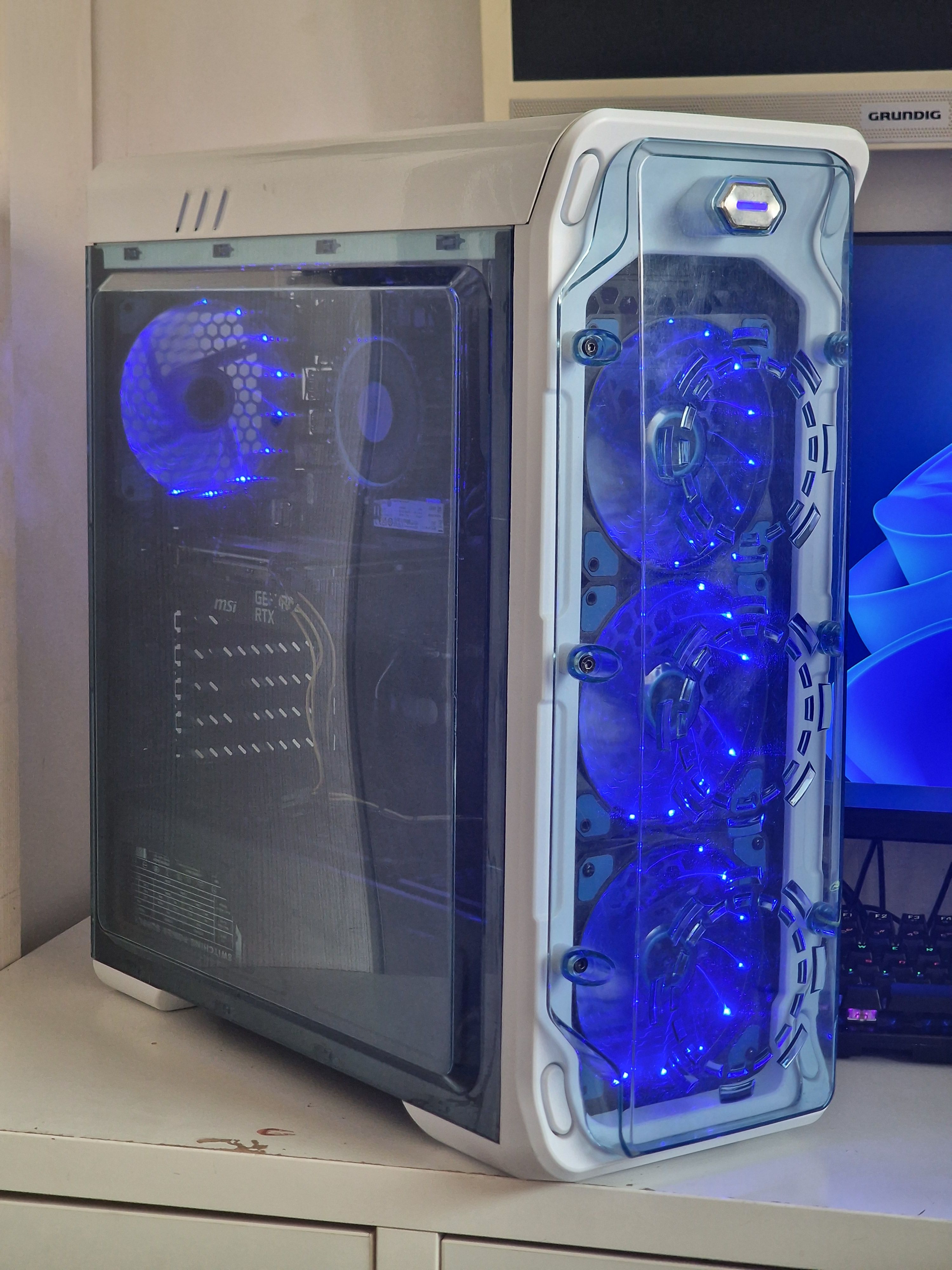 WHITE Gamer RTX 3050 / i5 12400 / 16gb / 512 nvme